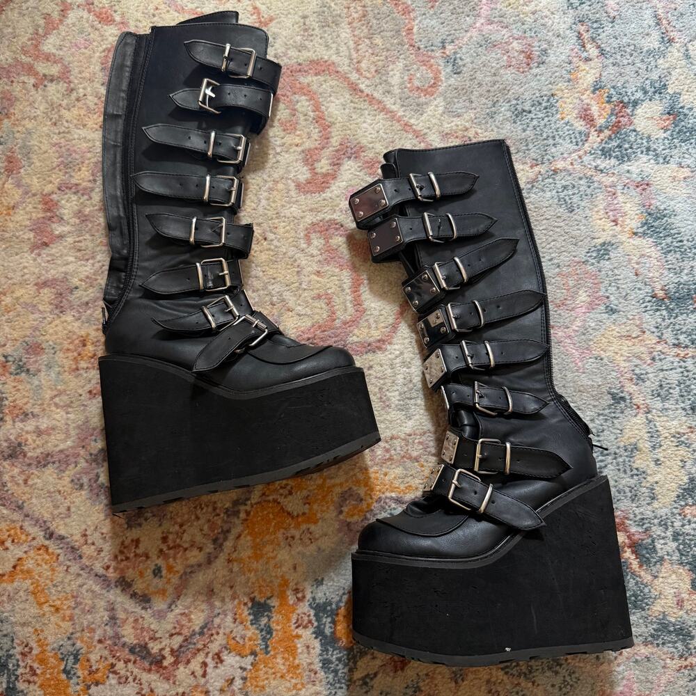 Demonia Swing 815 Knee-high platform buckle boots